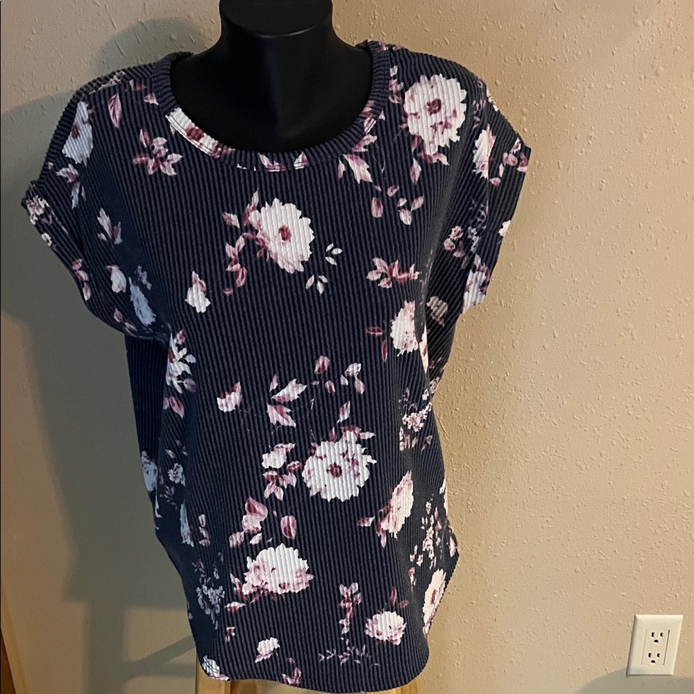 Maurice’s. Bluish gray Floral Short Sleeve Ribbed Knit Top - Women